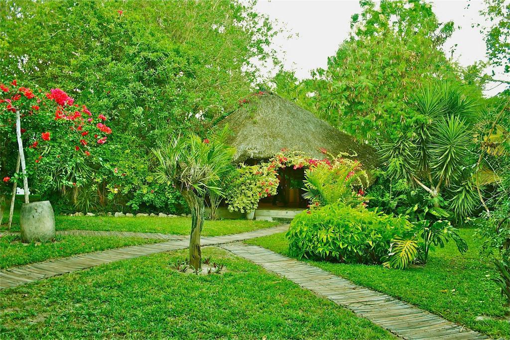 Palmeiras Lodge Vilanculos Exterior photo
